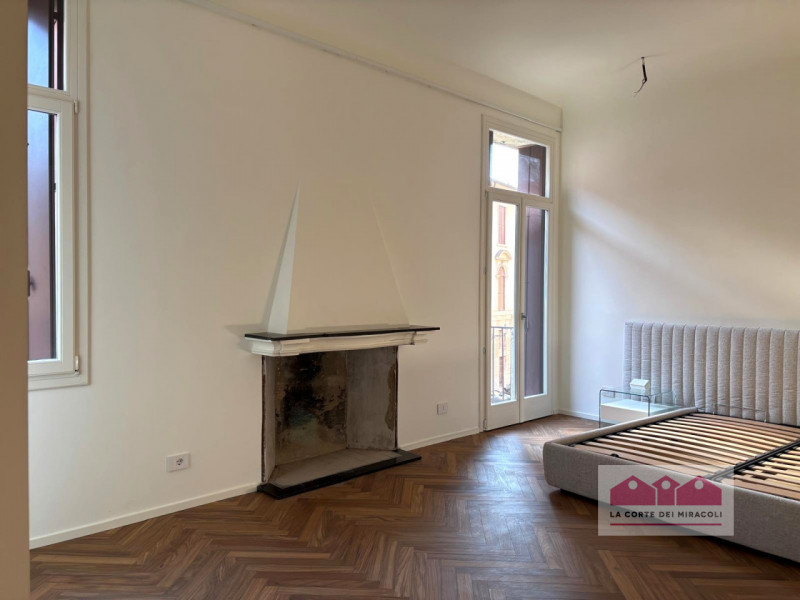 CENTRO STORICO - CONTRA' GARIBALDI: PIANO NOBILE IN PALAZZO DEL '600 RISTRUTTURATO A NUOVO NEL 20...