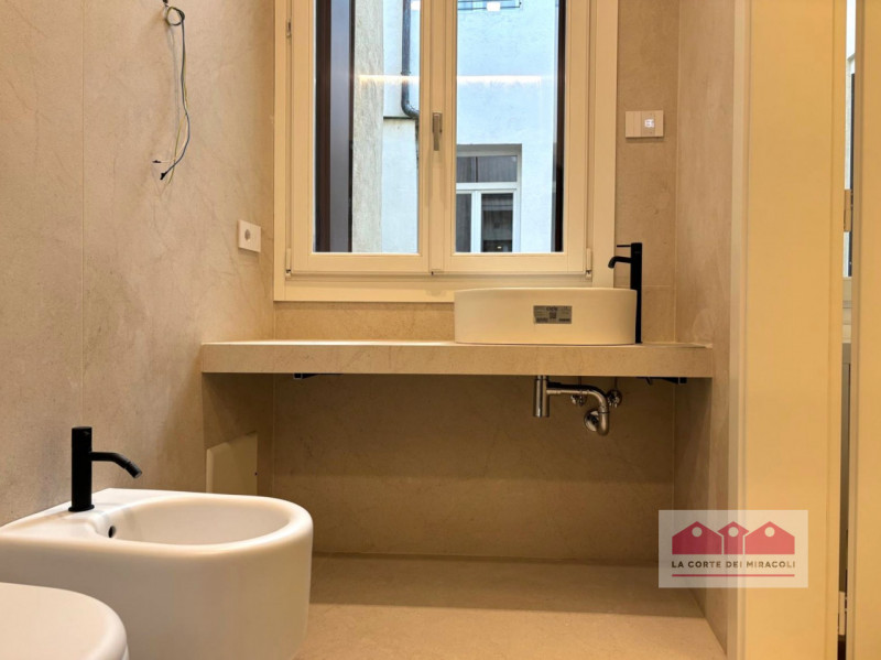 CENTRO STORICO - CONTRA' GARIBALDI: PIANO NOBILE IN PALAZZO DEL '600 RISTRUTTURATO A NUOVO NEL 20...