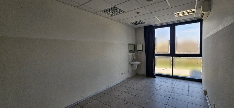 Riferimento per l'Agenzia AU1001 VIGONZA CENTRO. Ufficio in locazione. Scopri questa straordinari...