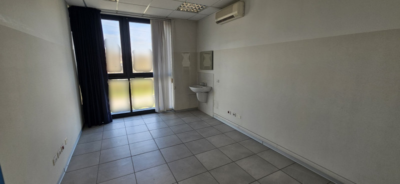 Riferimento per l'Agenzia AU1001 VIGONZA CENTRO. Ufficio in locazione. Scopri questa straordinari...