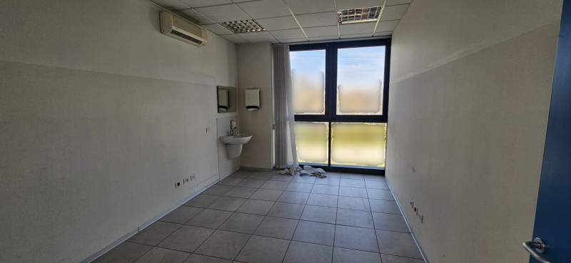 Riferimento per l'Agenzia AU1001 VIGONZA CENTRO. Ufficio in locazione. Scopri questa straordinari...