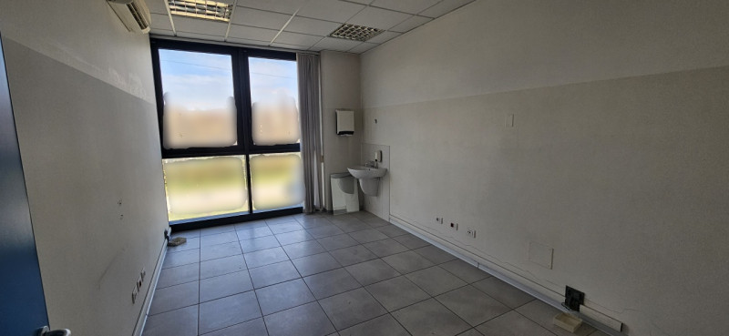 Riferimento per l'Agenzia AU1001 VIGONZA CENTRO. Ufficio in locazione. Scopri questa straordinari...