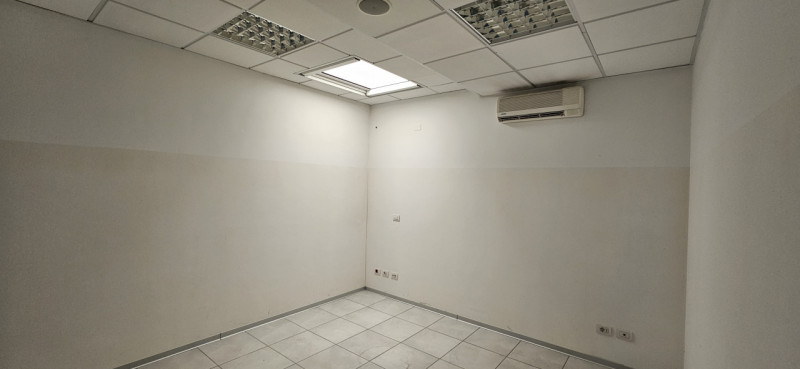 Riferimento per l'Agenzia AU1001 VIGONZA CENTRO. Ufficio in locazione. Scopri questa straordinari...