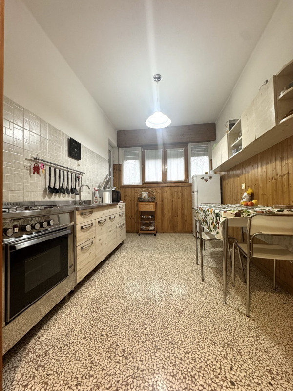 BICAMERE PARZIALMENTE RISTRUTTURATO

Vicenza - Appartamento bicamere -Trattative riservate Immobi...