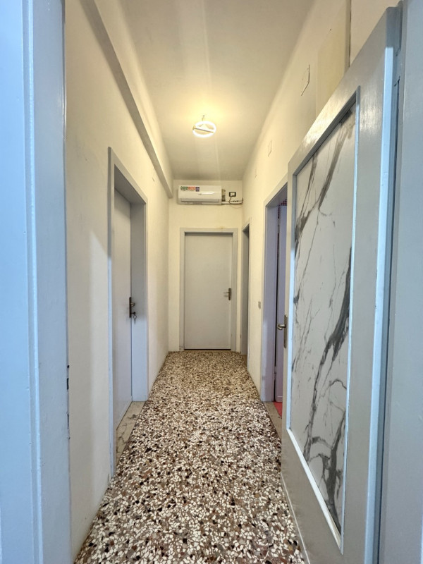 BICAMERE PARZIALMENTE RISTRUTTURATO

Vicenza - Appartamento bicamere -Trattative riservate Immobi...