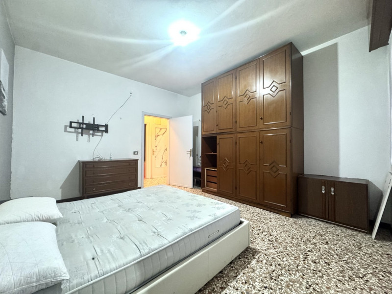 BICAMERE PARZIALMENTE RISTRUTTURATO

Vicenza - Appartamento bicamere -Trattative riservate Immobi...