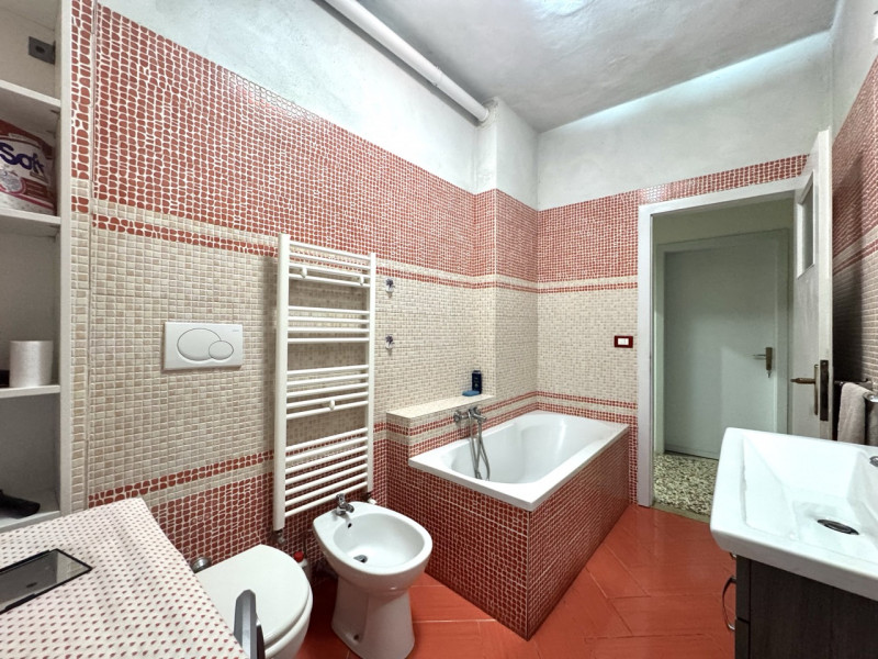 BICAMERE PARZIALMENTE RISTRUTTURATO

Vicenza - Appartamento bicamere -Trattative riservate Immobi...