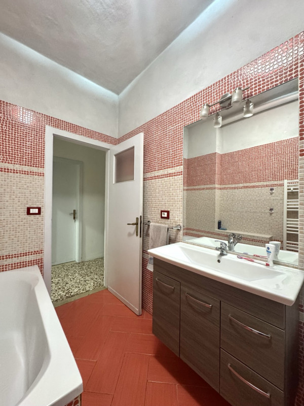 BICAMERE PARZIALMENTE RISTRUTTURATO

Vicenza - Appartamento bicamere -Trattative riservate Immobi...