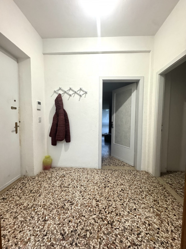 BICAMERE PARZIALMENTE RISTRUTTURATO

Vicenza - Appartamento bicamere -Trattative riservate Immobi...