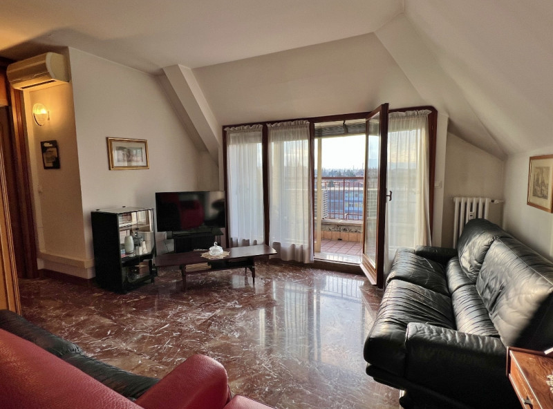 BELLISSIMO ULTIMO PIANO IN VENDITA NEL CUORE DI SANTA BERTILLA – 6° PIANO CON GARAGE E CANTINA – ...