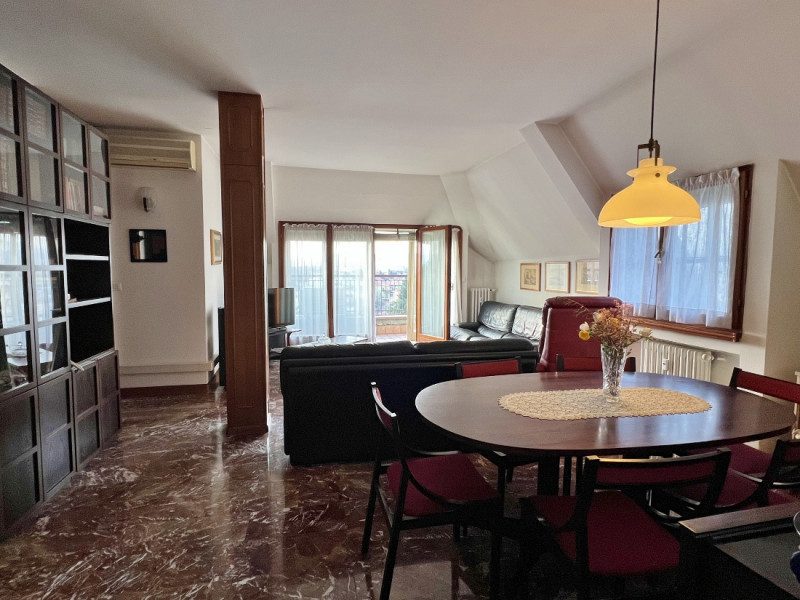 BELLISSIMO ULTIMO PIANO IN VENDITA NEL CUORE DI SANTA BERTILLA – 6° PIANO CON GARAGE E CANTINA – ...