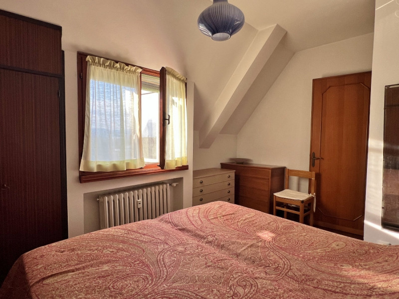 BELLISSIMO ULTIMO PIANO IN VENDITA NEL CUORE DI SANTA BERTILLA – 6° PIANO CON GARAGE E CANTINA – ...