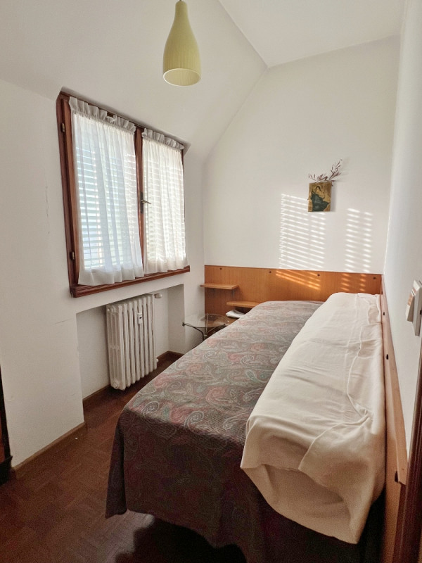 BELLISSIMO ULTIMO PIANO IN VENDITA NEL CUORE DI SANTA BERTILLA – 6° PIANO CON GARAGE E CANTINA – ...