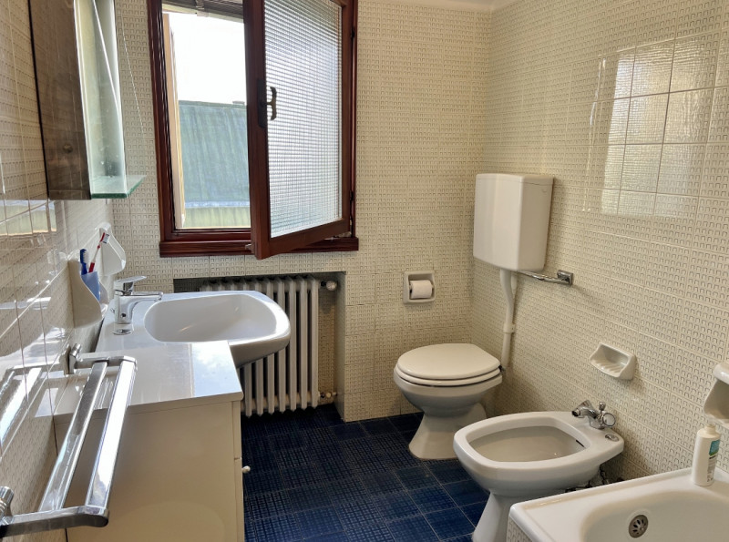 BELLISSIMO ULTIMO PIANO IN VENDITA NEL CUORE DI SANTA BERTILLA – 6° PIANO CON GARAGE E CANTINA – ...