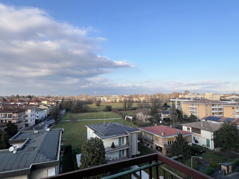 BELLISSIMO ULTIMO PIANO IN VENDITA NEL CUORE DI SANTA BERTILLA – 6° PIANO CON GARAGE E CANTINA – ...