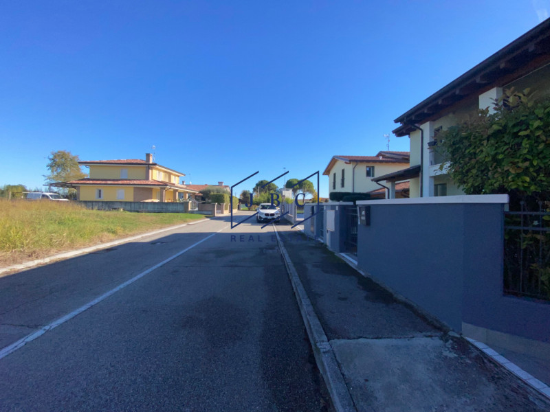 FRATTINA DI PRAVISDOMINI (PN)
A Frattina di Pravisdomini in zona residenziale, proponiamo in vend...