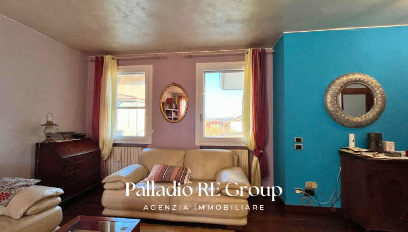 Scopri questa affascinante bifamiliare situata nel centro di Barbarano Vicentino, un comune ricco...