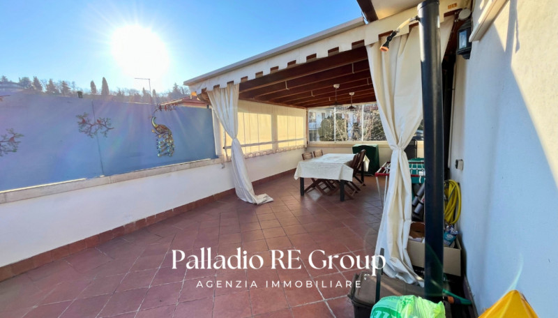 Scopri questa affascinante bifamiliare situata nel centro di Barbarano Vicentino, un comune ricco...