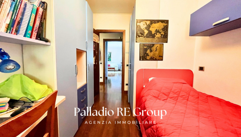 Scopri questa affascinante bifamiliare situata nel centro di Barbarano Vicentino, un comune ricco...