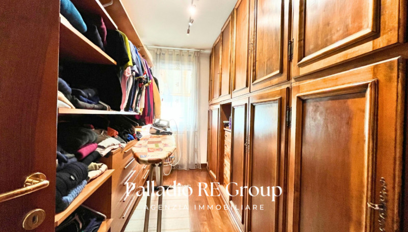 Scopri questa affascinante bifamiliare situata nel centro di Barbarano Vicentino, un comune ricco...