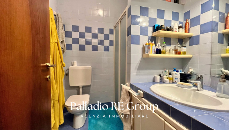 Scopri questa affascinante bifamiliare situata nel centro di Barbarano Vicentino, un comune ricco...