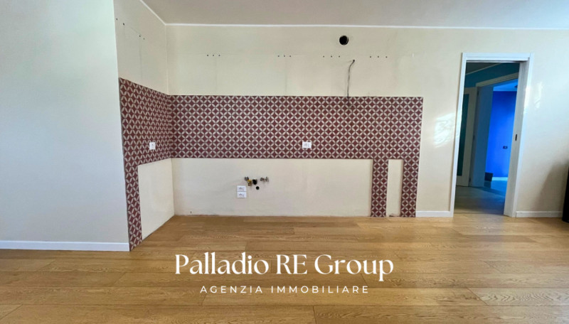 Scopri questa affascinante bifamiliare situata nel centro di Barbarano Vicentino, un comune ricco...