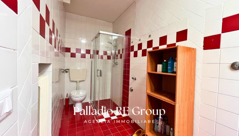 Scopri questa affascinante bifamiliare situata nel centro di Barbarano Vicentino, un comune ricco...