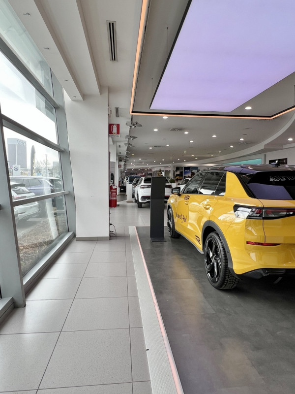 CAPANNONE CON UFFICI E AMPIO PIAZZALE ESCLUSIVO, IN LOCAZIONE A VICENZA OVEST - RIF. C8327
Nel cu...