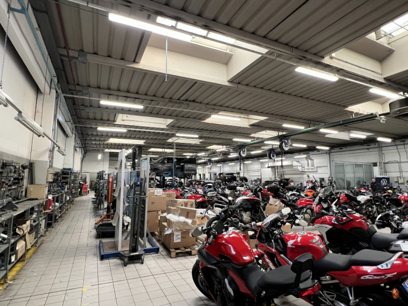 CAPANNONE CON UFFICI E AMPIO PIAZZALE ESCLUSIVO, IN LOCAZIONE A VICENZA OVEST - RIF. C8327
Nel cu...