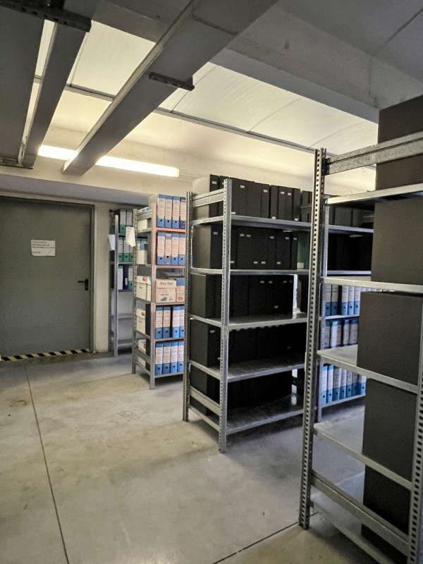 CAPANNONE CON UFFICI E AMPIO PIAZZALE ESCLUSIVO, IN LOCAZIONE A VICENZA OVEST - RIF. C8327
Nel cu...