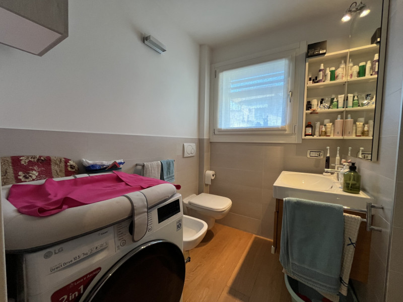 Scoprite il vostro nuovo rifugio nella tranquilla e sicura zona di Saviabona a Vicenza! Questo sp...