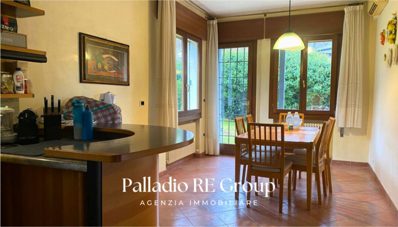 Bifamiliare , 3 camere , 2 bagni , lavanderia , grande salone, cucina , terrazzo, giardino, garag...