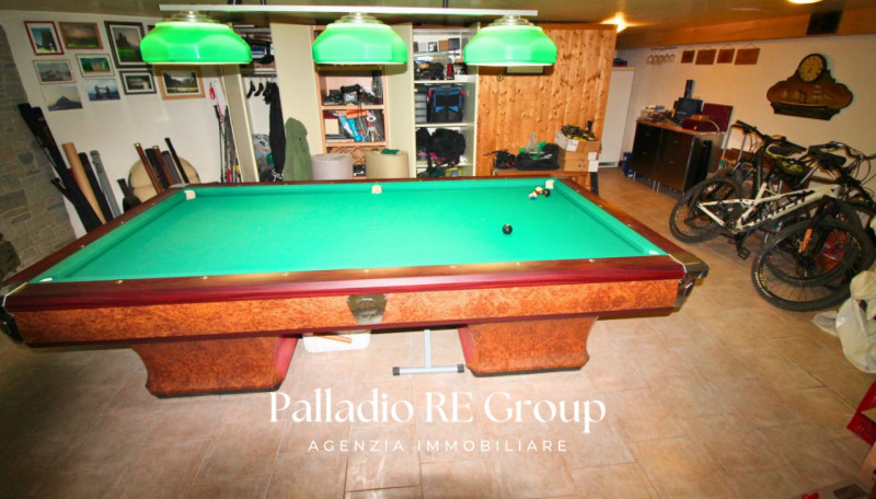 Bifamiliare , 3 camere , 2 bagni , lavanderia , grande salone, cucina , terrazzo, giardino, garag...