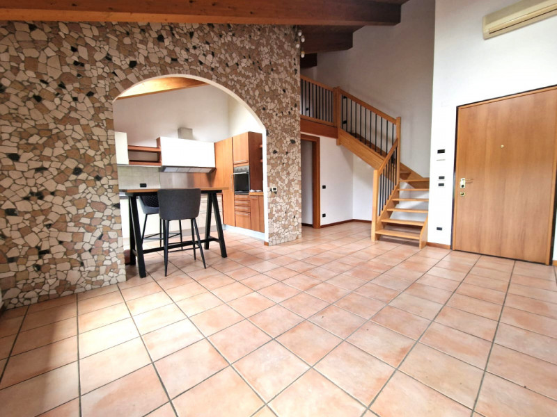UBICAZIONE E CONTESTO

Nel comune di Torri di Quartesolo, all’interno di un residence curato, ord...
