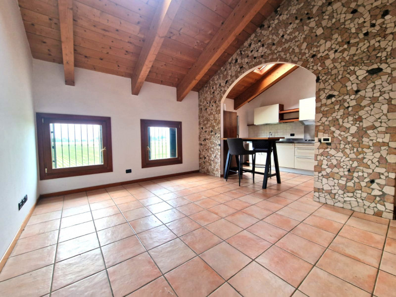 UBICAZIONE E CONTESTO

Nel comune di Torri di Quartesolo, all’interno di un residence curato, ord...