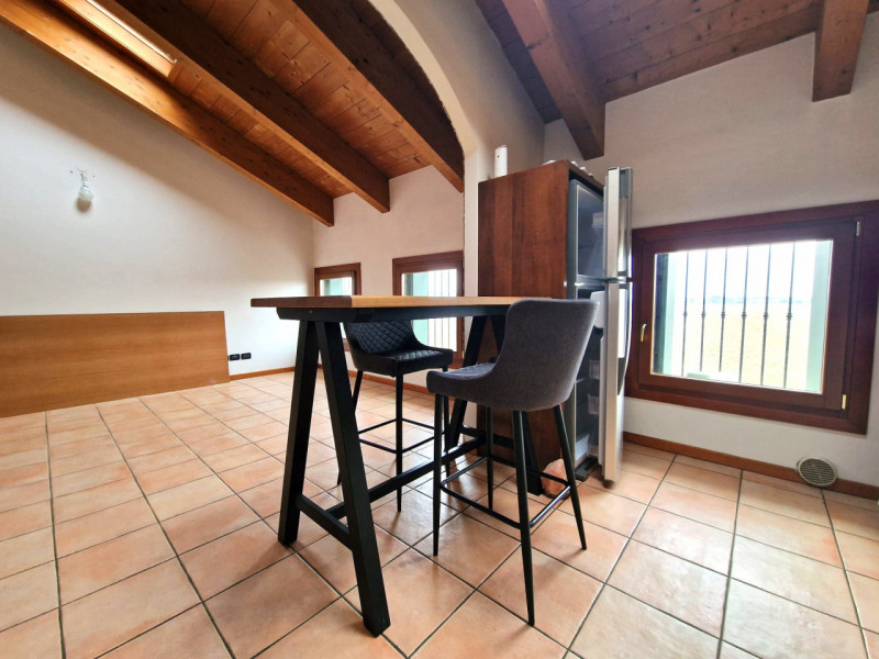 UBICAZIONE E CONTESTO

Nel comune di Torri di Quartesolo, all’interno di un residence curato, ord...