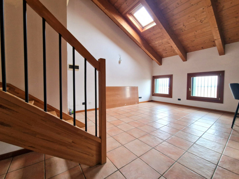 UBICAZIONE E CONTESTO

Nel comune di Torri di Quartesolo, all’interno di un residence curato, ord...