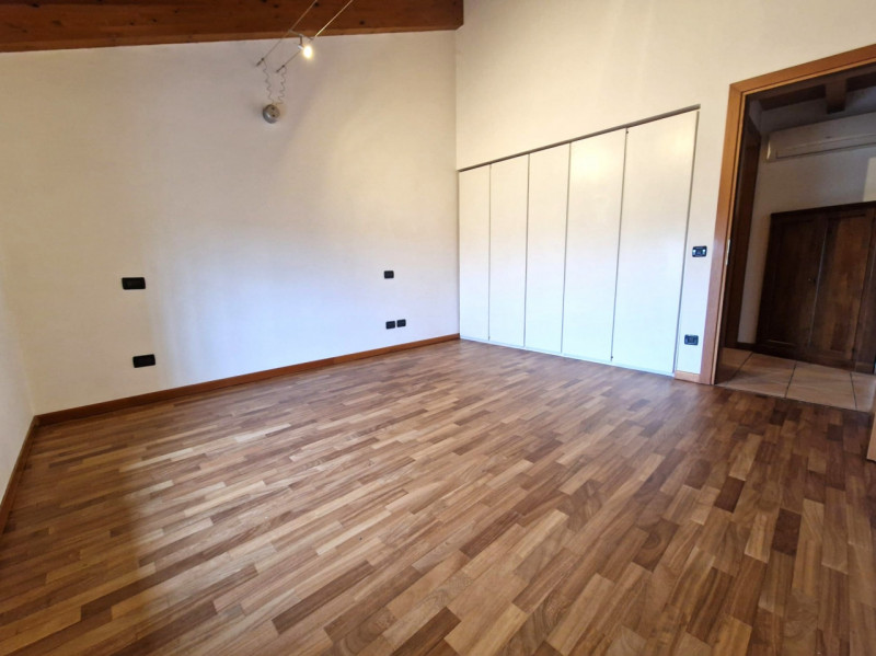 UBICAZIONE E CONTESTO

Nel comune di Torri di Quartesolo, all’interno di un residence curato, ord...