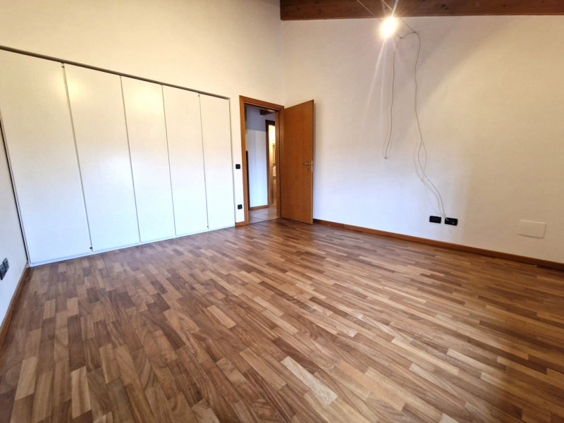 UBICAZIONE E CONTESTO

Nel comune di Torri di Quartesolo, all’interno di un residence curato, ord...