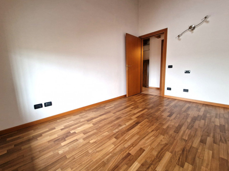 UBICAZIONE E CONTESTO

Nel comune di Torri di Quartesolo, all’interno di un residence curato, ord...