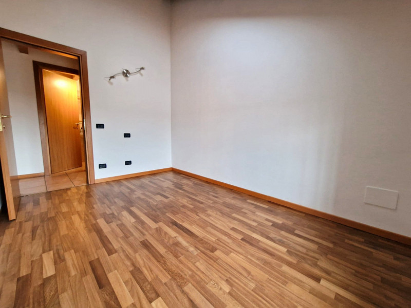 UBICAZIONE E CONTESTO

Nel comune di Torri di Quartesolo, all’interno di un residence curato, ord...