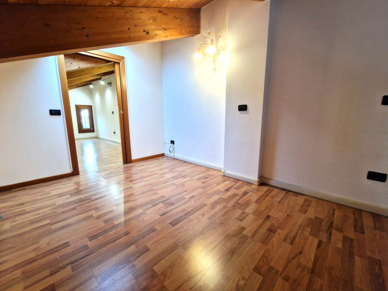 UBICAZIONE E CONTESTO

Nel comune di Torri di Quartesolo, all’interno di un residence curato, ord...