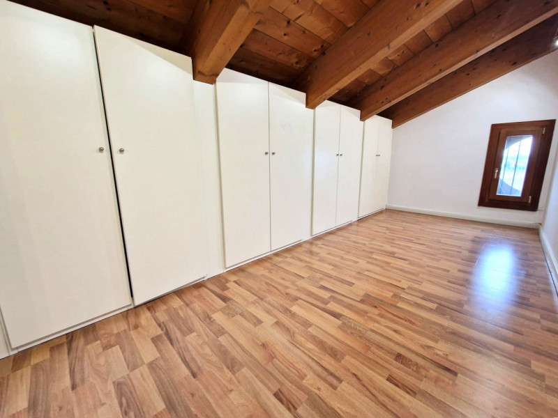 UBICAZIONE E CONTESTO

Nel comune di Torri di Quartesolo, all’interno di un residence curato, ord...
