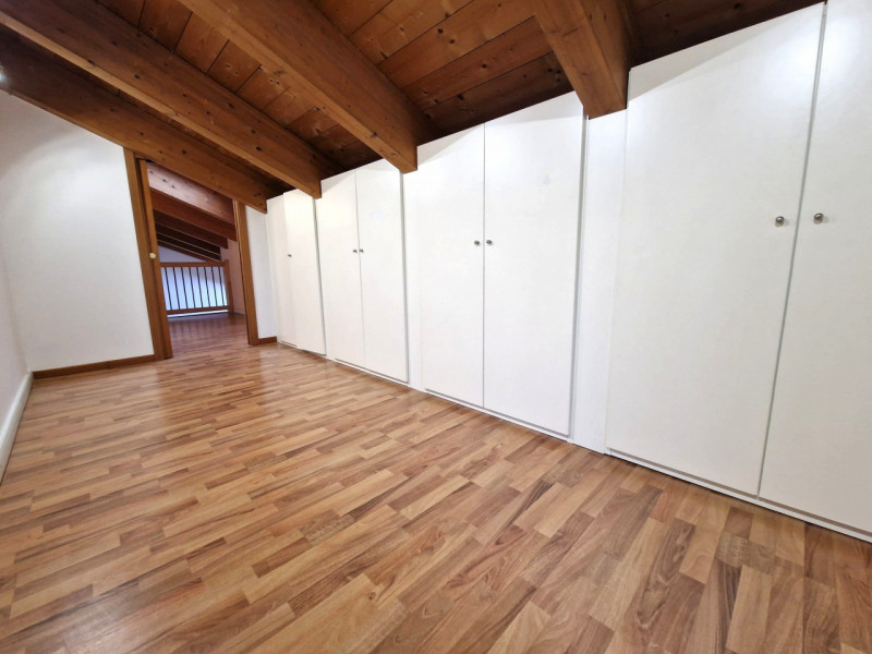 UBICAZIONE E CONTESTO

Nel comune di Torri di Quartesolo, all’interno di un residence curato, ord...