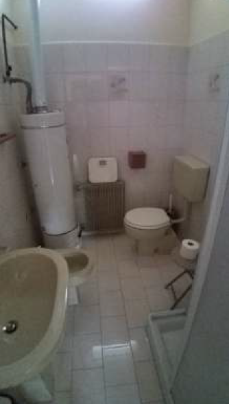 Rif. A.A.827-233

Vendita all'asta - abitazione unifamiliare con giardino in data 12 febbraio 202...