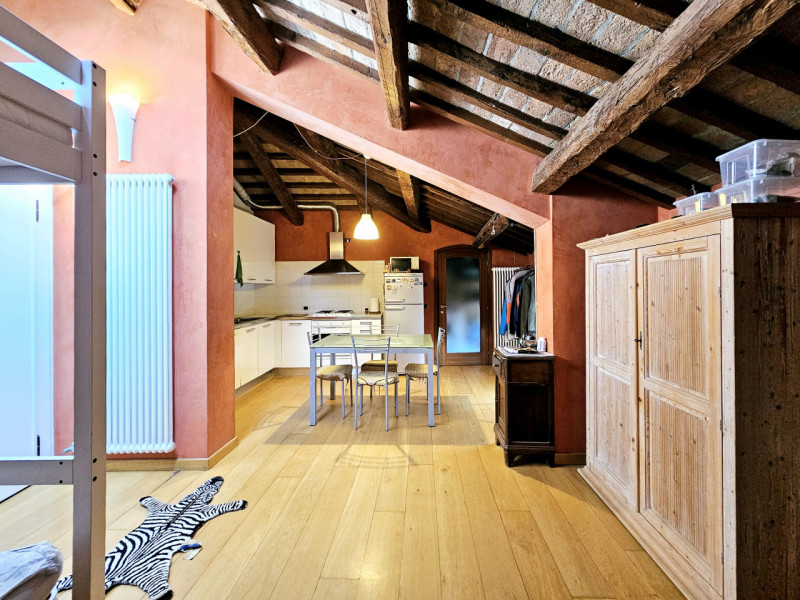 Proponiamo in vendita un accogliente mini appartamento situato nel centro di Este. La soluzione m...