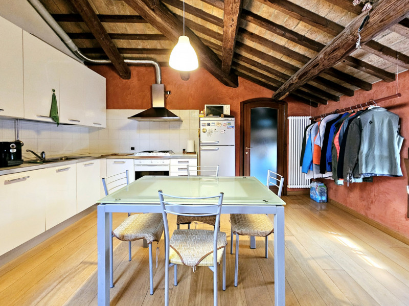 Proponiamo in vendita un accogliente mini appartamento situato nel centro di Este. La soluzione m...