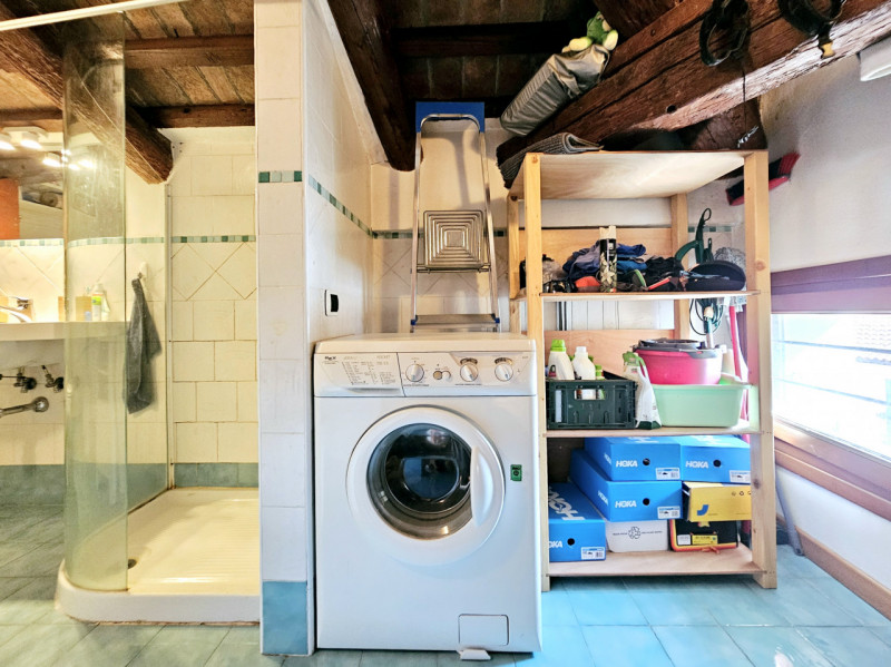 Proponiamo in vendita un accogliente mini appartamento situato nel centro di Este. La soluzione m...