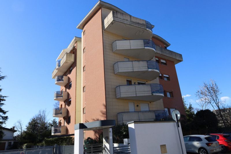 SAN BORTOLO

Situato in una zona residenziale tranquilla e ben servita, comoda a tutti i principa...