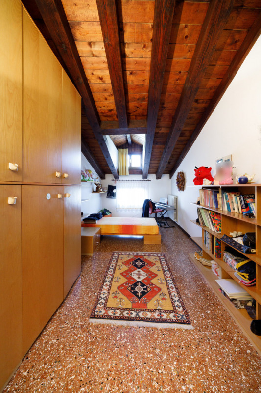 In uno storico palazzo del centro di Este, proponiamo in vendita meraviglioso appartamento signor...